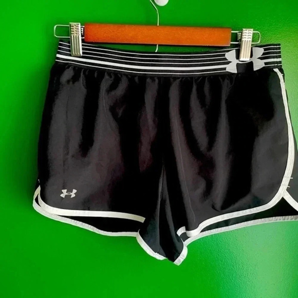 CLEARANCE!‎ Under Armor Running Shorts Black with Built In Panty Size Small EUC! - Picture 1 of 6